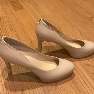 Ivanka Trump 8.5 leather 3 inch pumps never worn